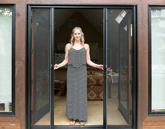 Screen Doors 101: Why Install a Retractable Screen Door?