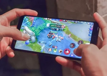 Virtual Classrooms of Luck: How Online Games Embrace Remote Learning