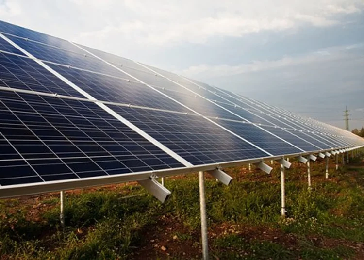 Understanding the Benefits and Applications of a 300-Watt Solar Panel