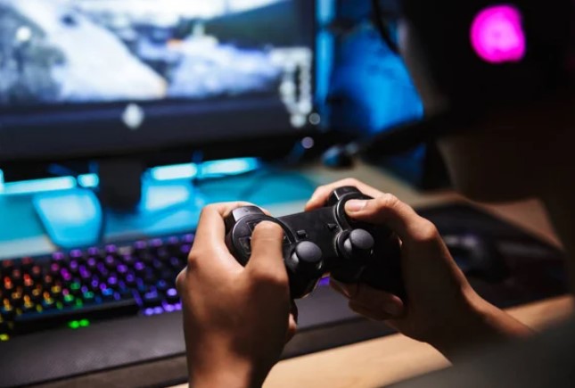 How Online Gaming Builds a Bridge Between Fun and Technology